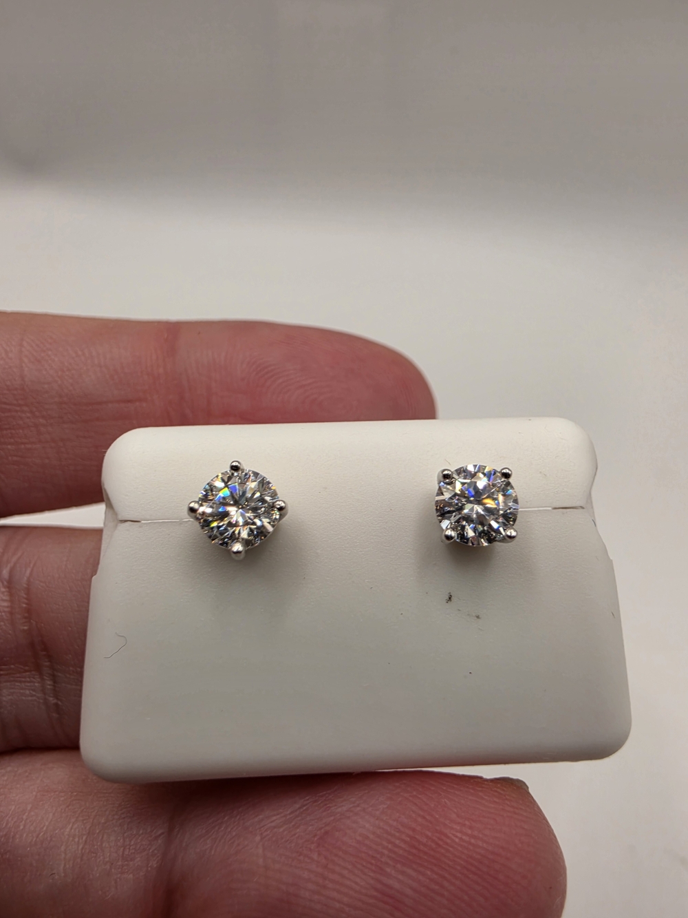 1ctw Classic Round Cut Moissanite Stud Earrings S925